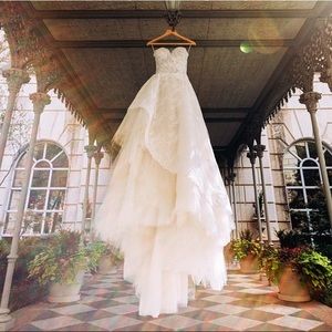 MONIQUE LHUILLIER GETTY GOWN